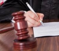 Проживання за однією адресою після розлучення у зв'язку з відсутністю іншого місця проживання не свідчить про проживання однією сім'єю